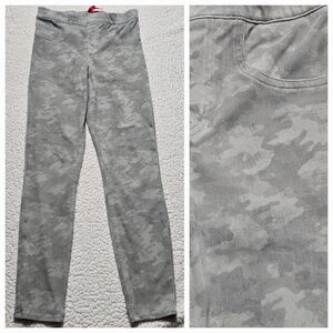 SPANX Leggings in Gray Camouflage Size S
